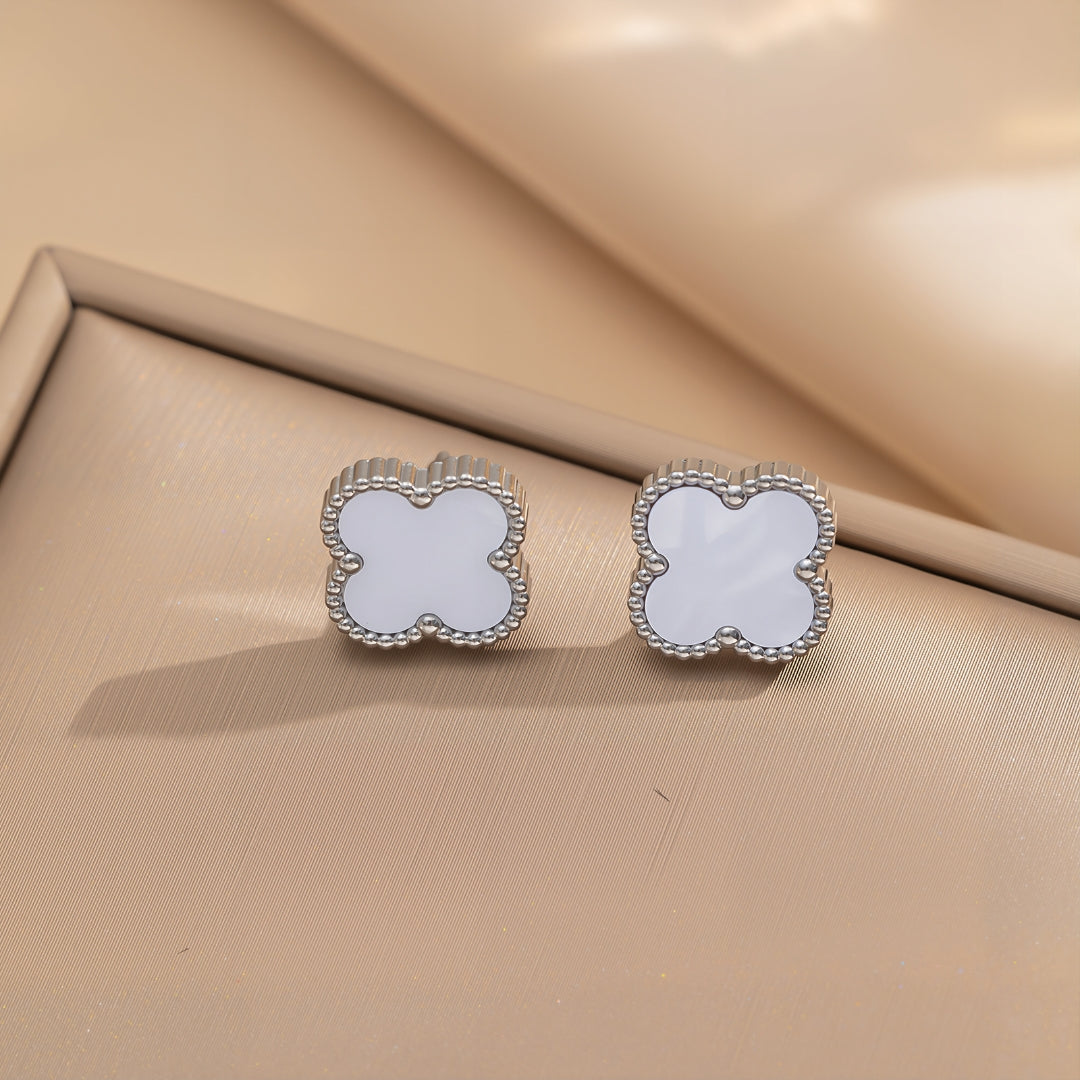 White Lunaya Ohrstecker