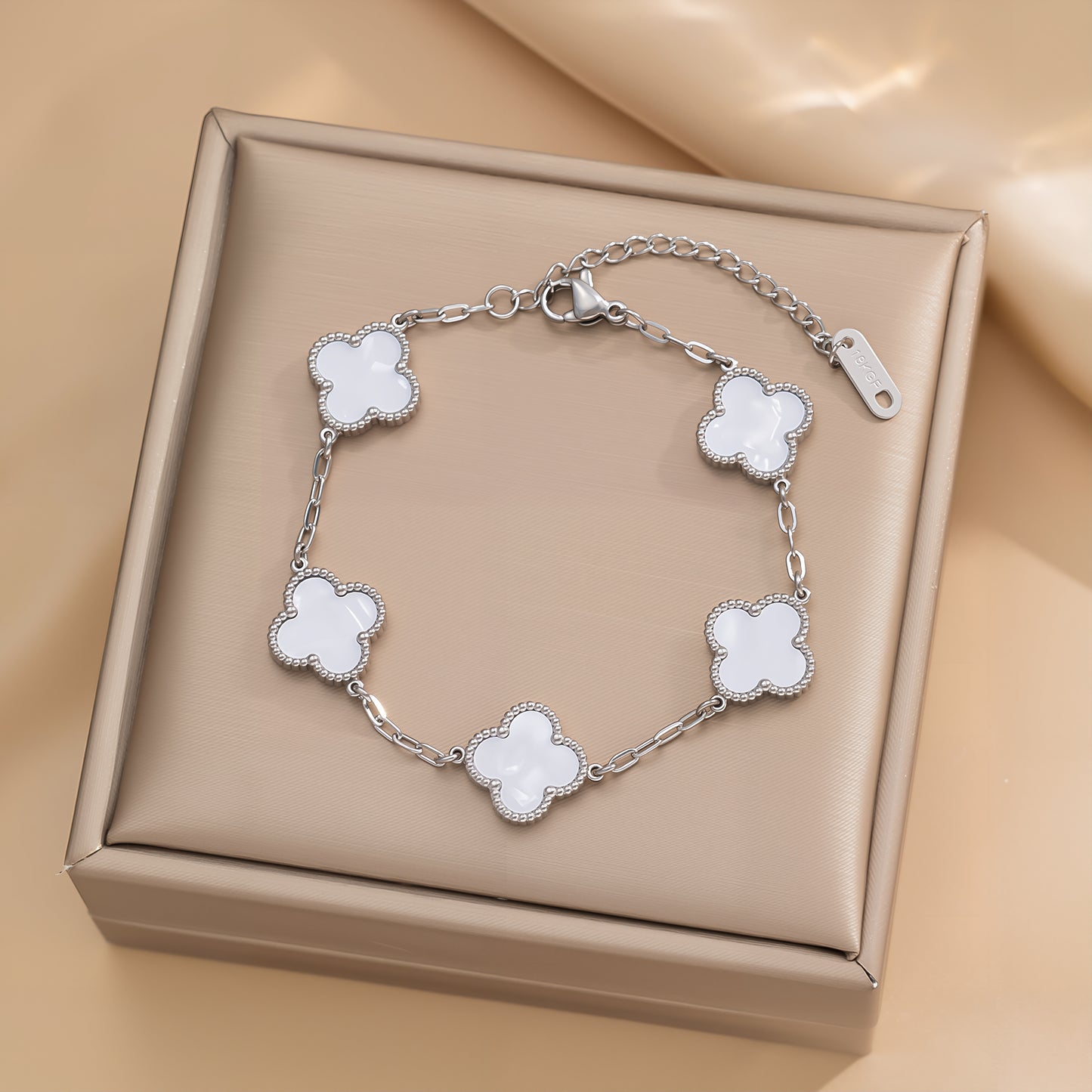 White Lunaya Armband