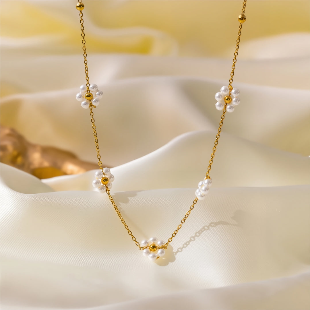 White Daisy Halskette